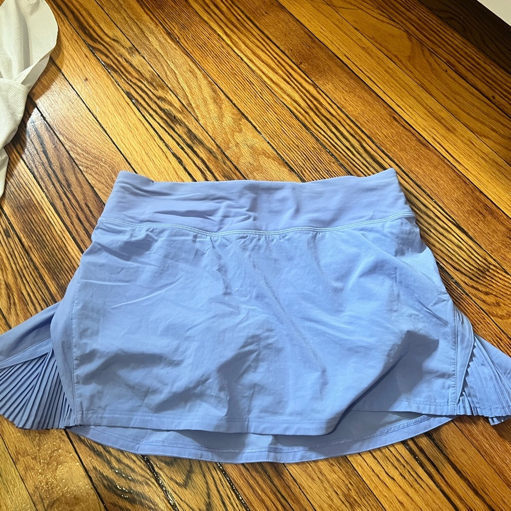 Lilac lululemon skirt - size 6 - ruffle sides